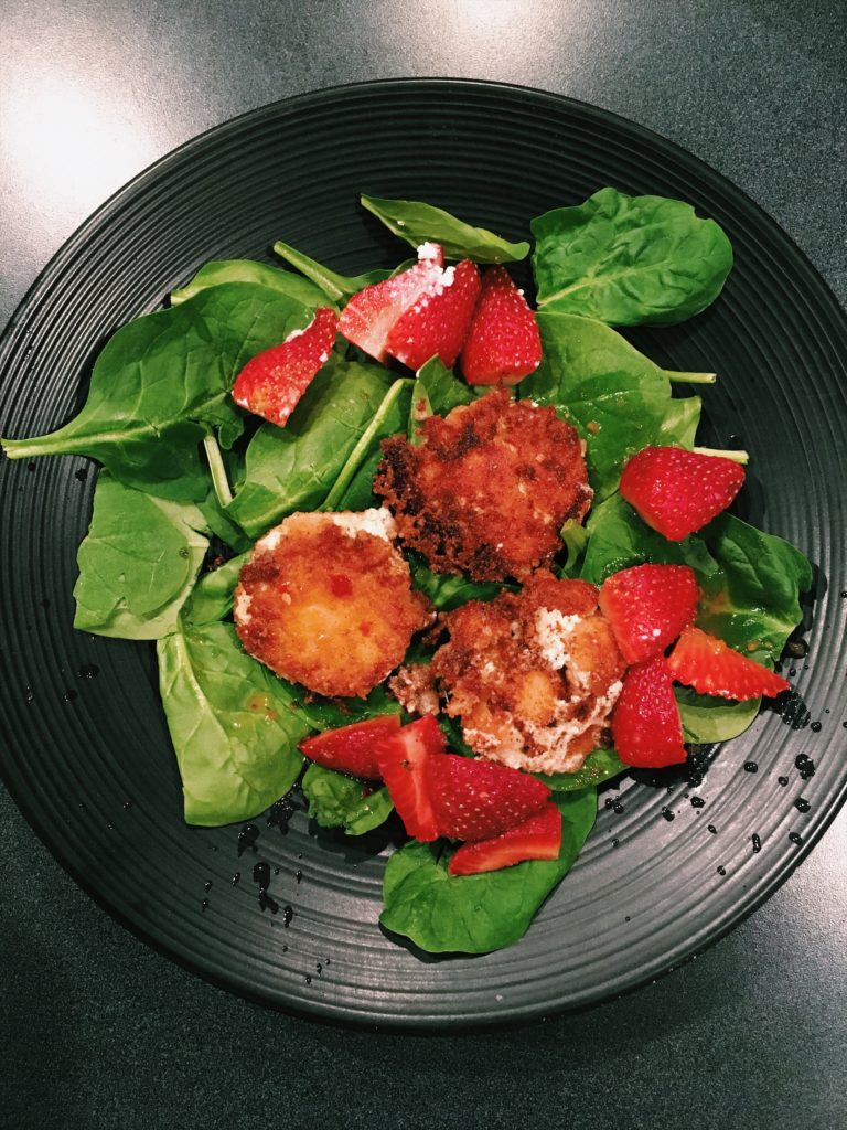 Fried goat cheese salad vegketobyrads 