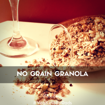 It's possible to have cereal while you keto, and grains aren't all that indispensable! Here is a quick and easy and nutritious nutty no grain granola that fills and is tasty while being fully keto approved.